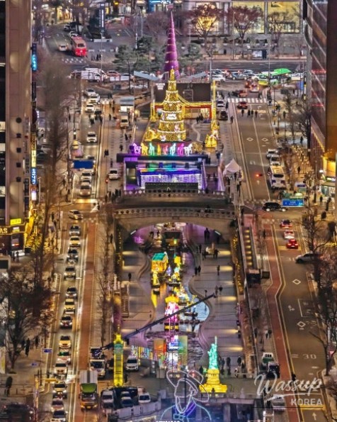 Lantern displays near Cheonggye Plaza representing the Miracle Seoul theme