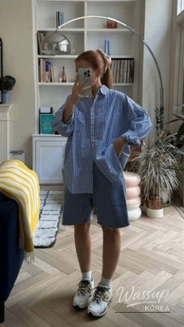 Relaxed winter outfit styled with neutral layers in Paris