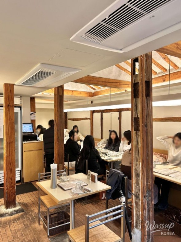 Buttercream French toast and egg frittata with strawberries at Ikseon Jabbang