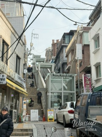 Steep stairways and narrow alleys characteristic of Haebangchon