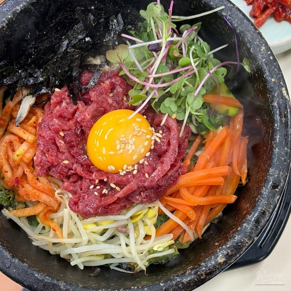 Entrance and exterior sign of Gom Naengmyeon near Namdaemun Market