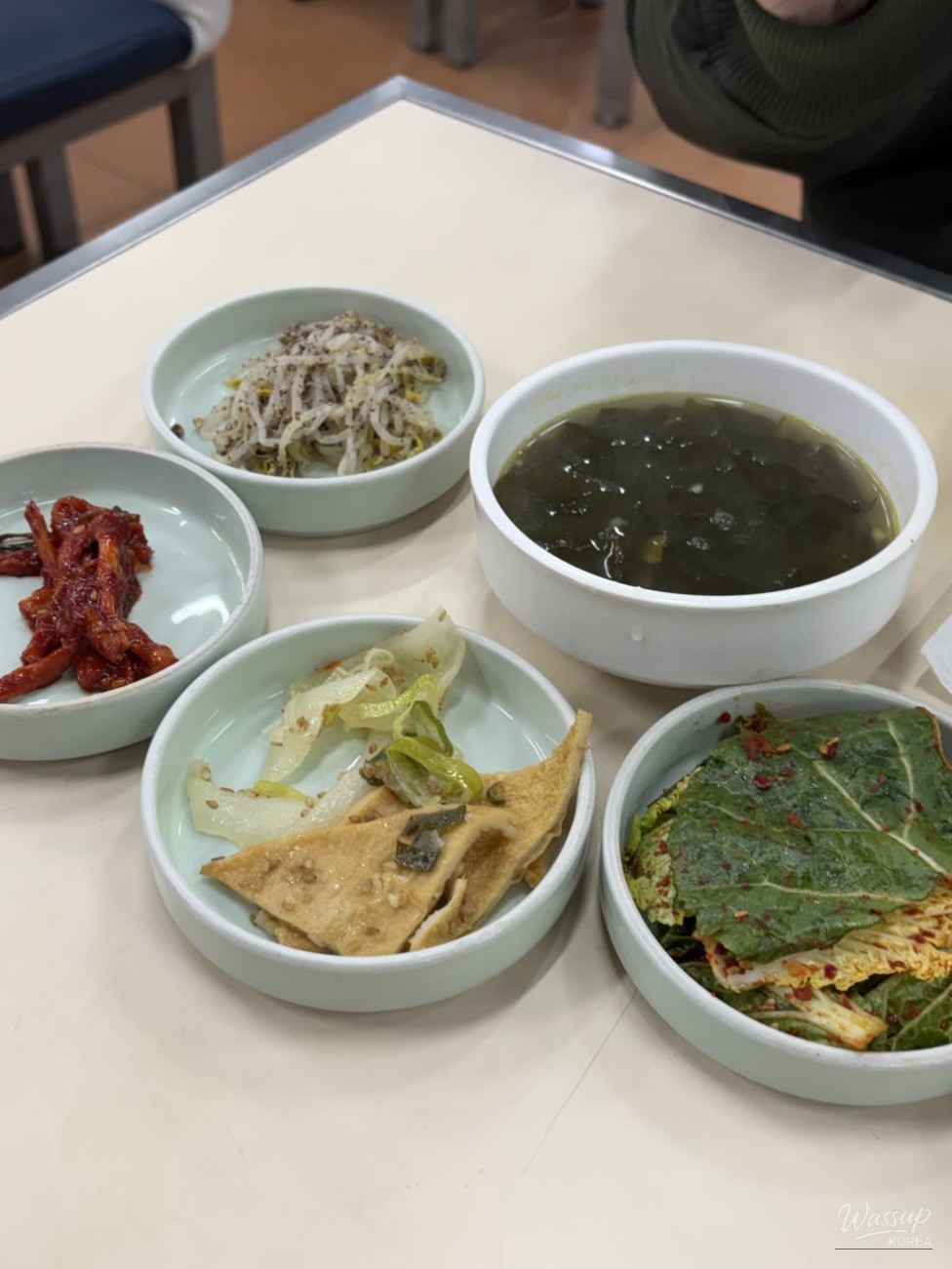 Detailed view of seasoned yukhoe in bibimbap