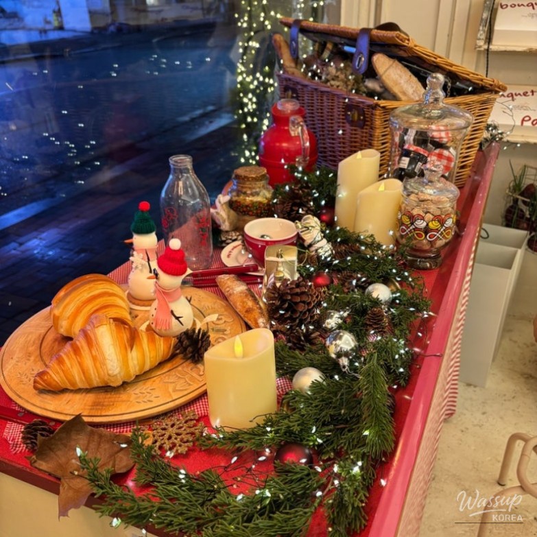 Display of cakes and freshly baked bread creating a bakery paradise