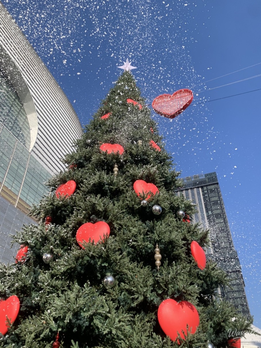 Festive lights and decorations at Jamsil Christmas Market in the evening
