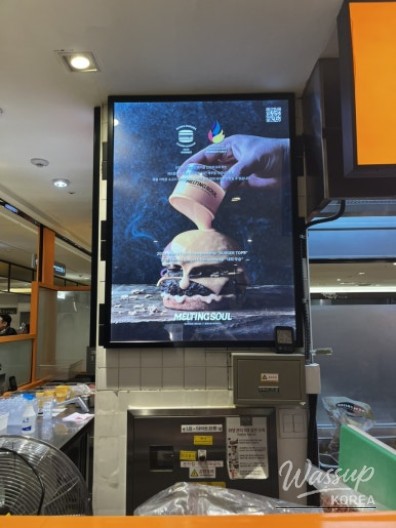 Interior seating area of Melting Soul inside Lotte Department Store