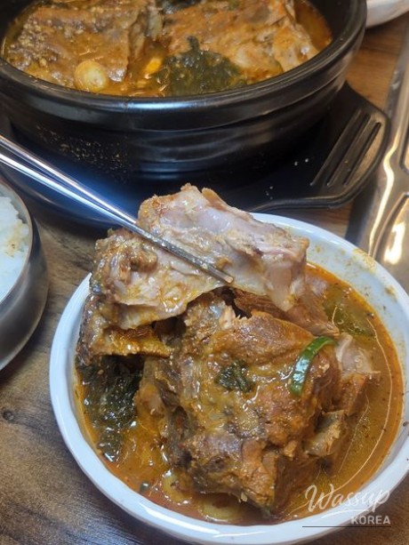 Table setting showing a complete Korean meal at a local restaurant