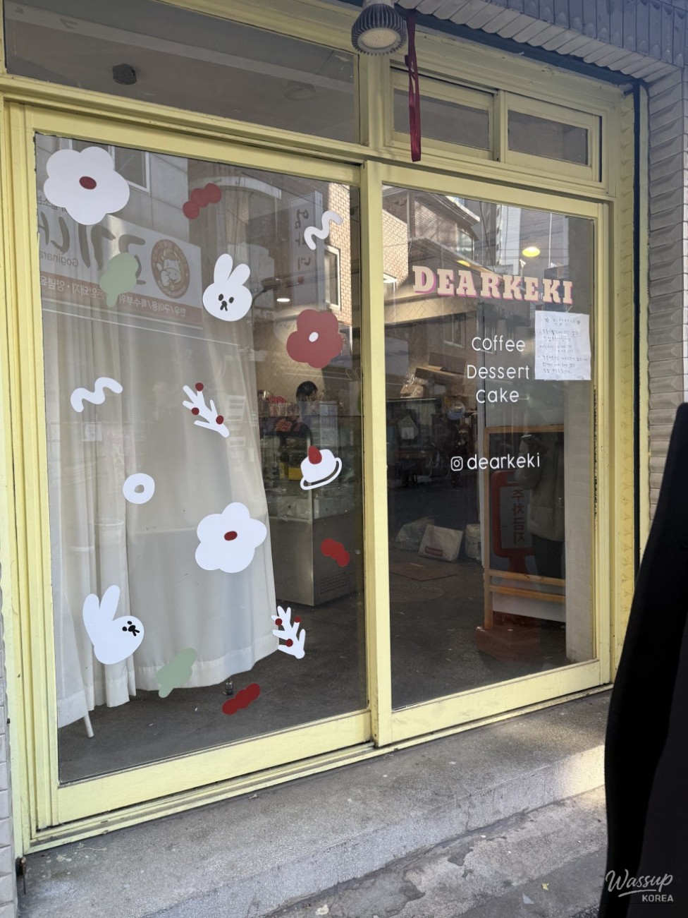 Minimal New Year cake design from Dear Keki with custom lettering