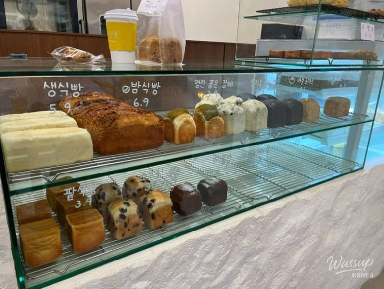 Moonshik Bread bakery in Yeonnam-dong