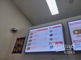 Salmon light protein box ingredients arranged with vegetables and chickpeas