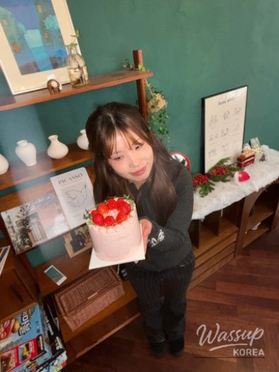 Casual New Year gathering atmosphere with friends