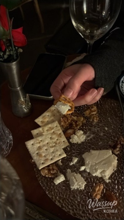 New Year gathering with food and reflections among friends