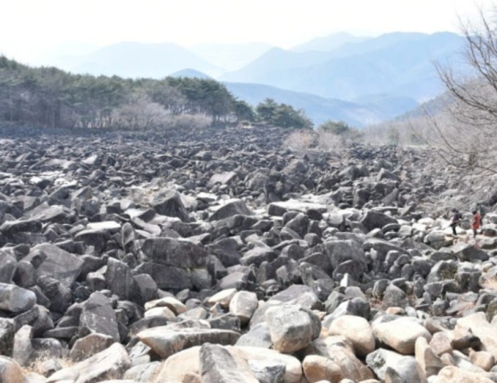 Exploring the Mystical Man-eo Temple in January float
