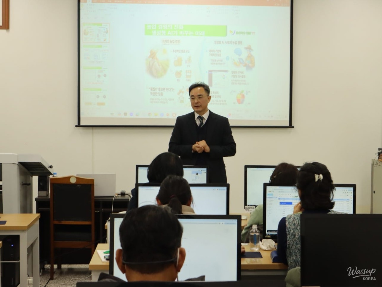 Introduction session explaining AI-based marketing strategies to farmers