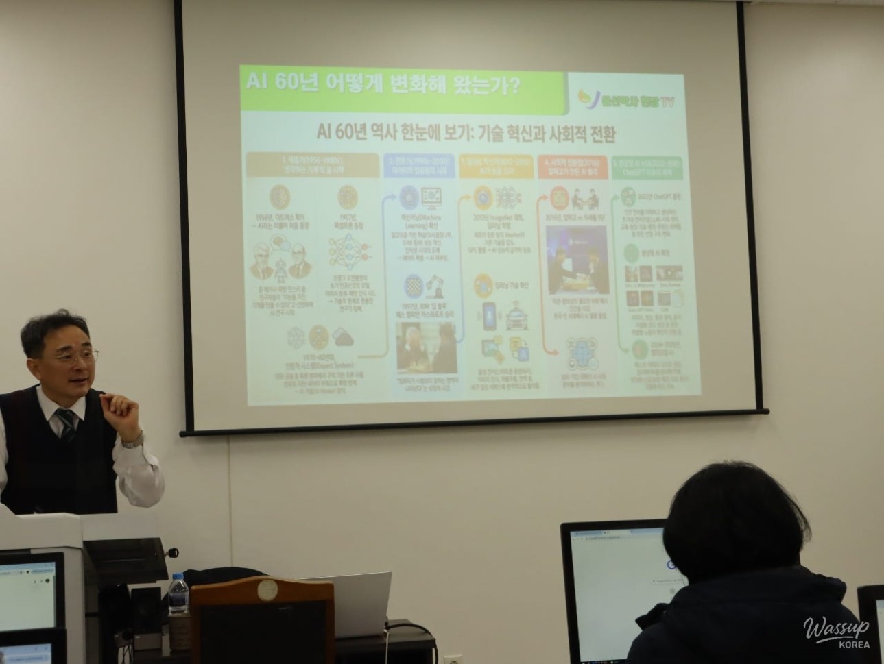 Farmers discussing marketing results and sharing experiences after AI training