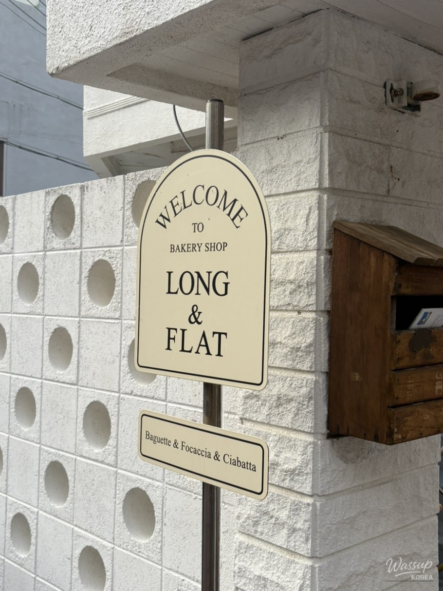 Exterior view of Long & Flat sandwich cafe near Dongmun Market in Jeju