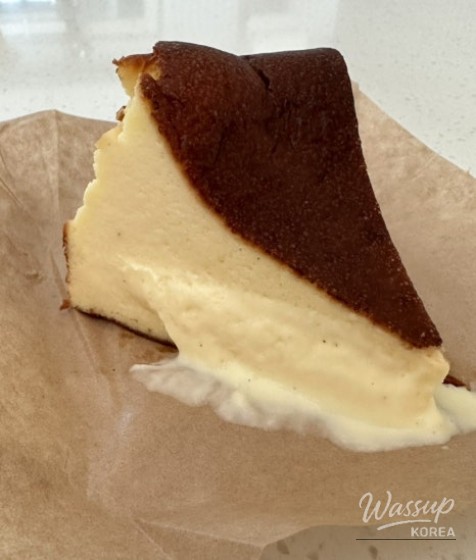 Outdoor seating area of Tkii near Dosan Park on a quiet day