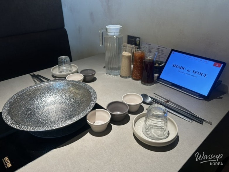Lunch shabu-shabu set with Prime Angus beef served at Shabu In Seoul