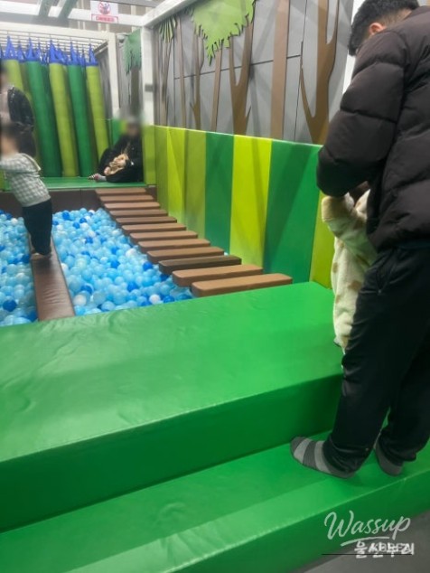 Three-dimensional climbing and exploration structures for older children