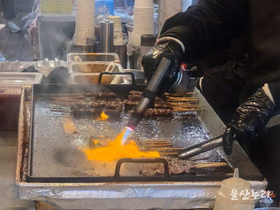 Covered arcade alley of the Ulsan youth night market filled with food vendors