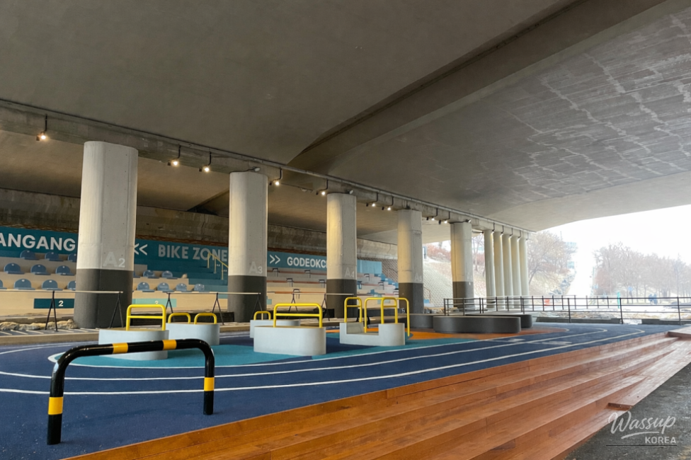 Facilities at Godukcheon Lounge including bike racks benches and improved Han River deck
