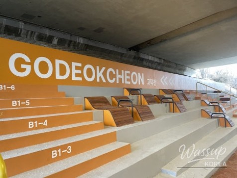 Revitalized riverside network connecting the Han River and Godukcheon beneath the bridge