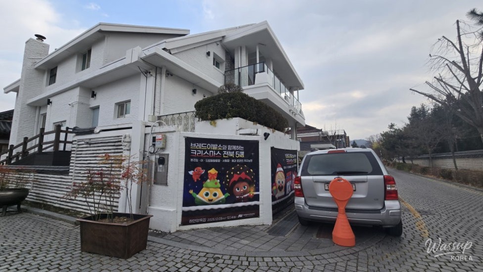 Children and families enjoying nature and picnic activities at Dreamtul Healing Farm