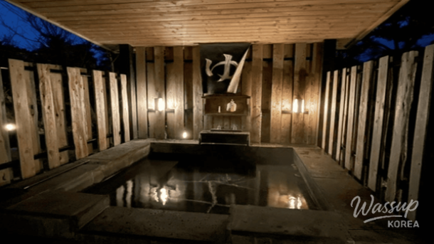 Outdoor hot spring and tranquil winter setting at Jeju The Private Shiro