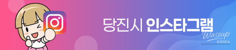 Visual storytelling exhibits about community unity through tug-of-war