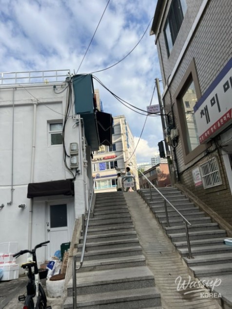 Sweet shrimp dish with sea urchin, avocado, and seasoned rice served at Uya Jae