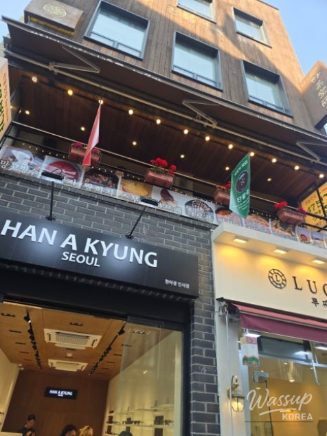 Traditional Korean dessert menu featuring bingsu and red bean porridge