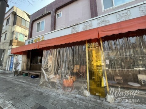 Flowing Like Water: A Visit to the Cafe in Dongmyeong-dong_03