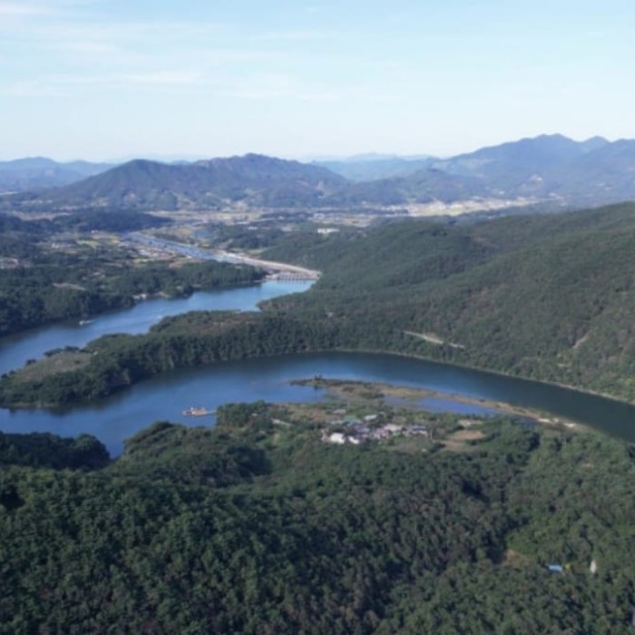 Exploring the Scenic Beauty of Geosan Lake_01