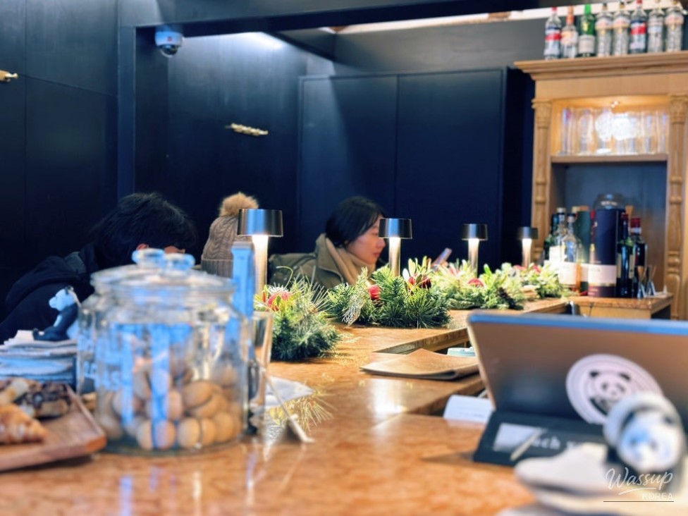 Exploring Bukchon Espresso Bar: A Cozy Coffee Retreat_04