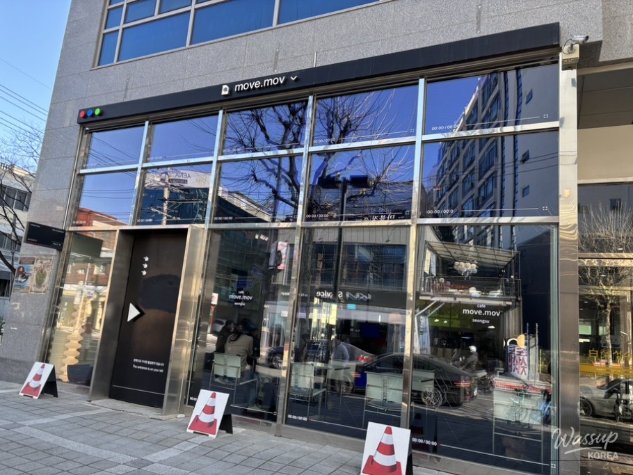Exploring Move Move Cafe in Seongsu: A Tiramisu Delight_02
