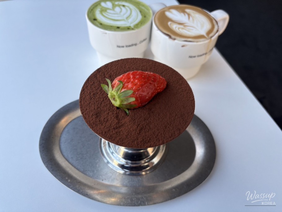 Exploring Move Move Cafe in Seongsu: A Tiramisu Delight_03