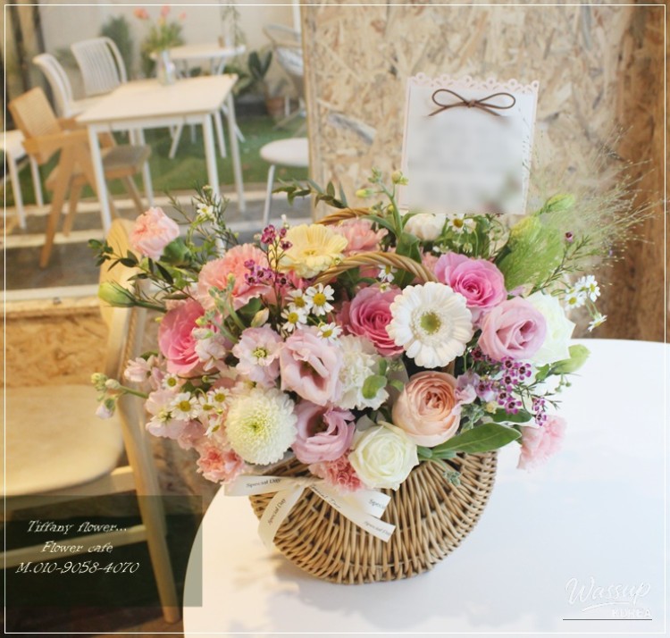 Beautiful Flower Basket Gift Recommendations_05