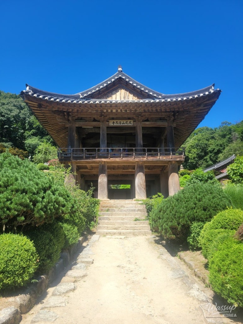 Exploring the Architectural Significance of the Muryangsujeon Hall_01