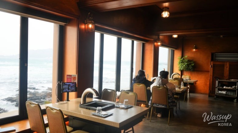 Delightful Black Pork Restaurant in Hyeopjae_05