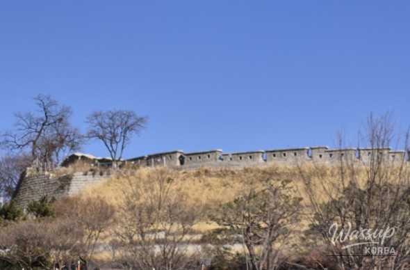 Exploring the Seoul City Wall from Dongdaemun to Naksan_03