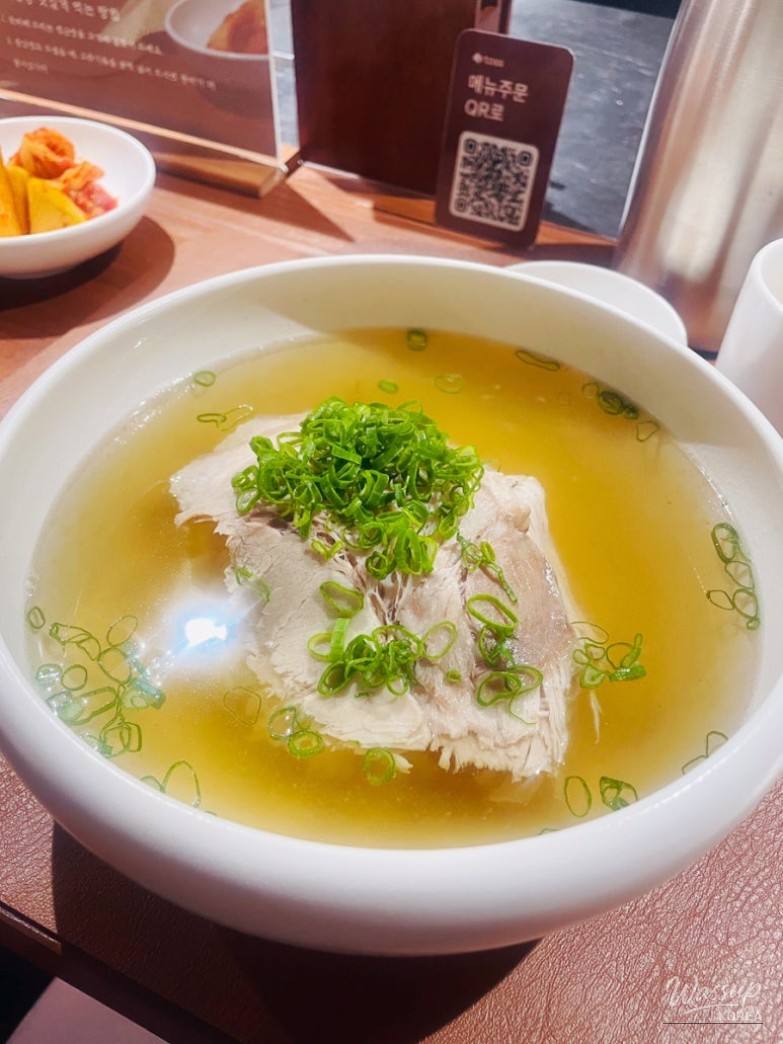 A Cozy Experience at Wolhadong: A Taste of Clear Pork Bone Soup_02