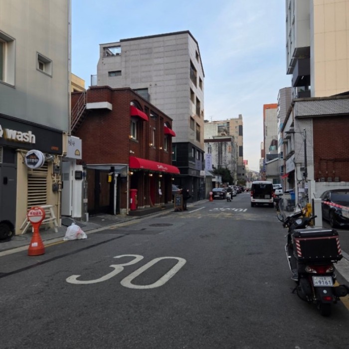 Exploring the Cafes of Gunja and Discovering the Delight of Dujonku1181