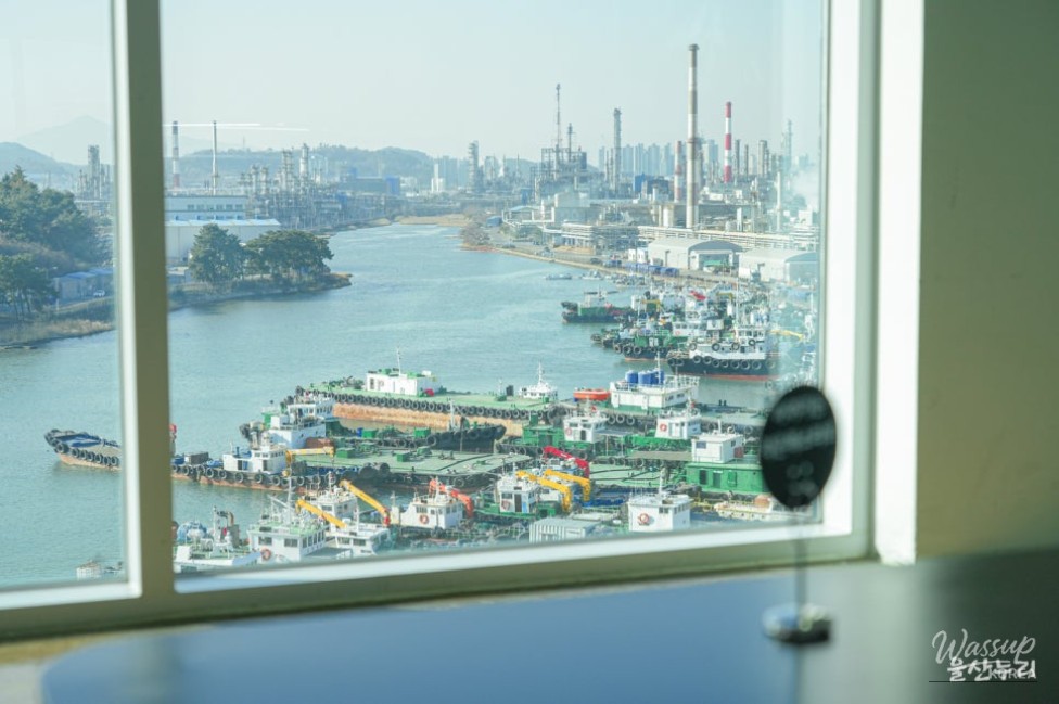 Finding Peace at the Sea: A Visit to Jigwanseoga Jangsangpo Cafe_02