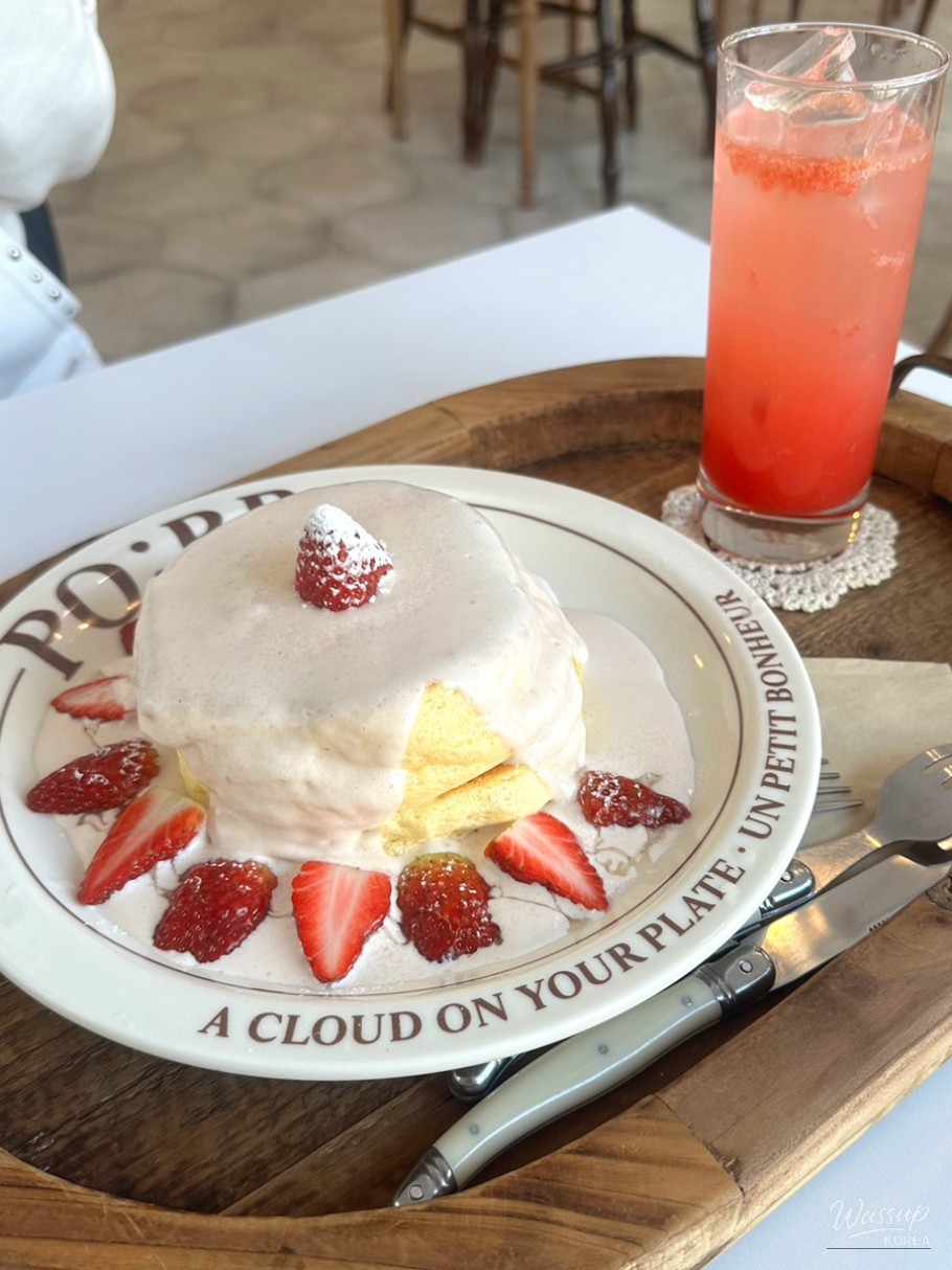 A Visit to the Soufflé Café in Kondae_01