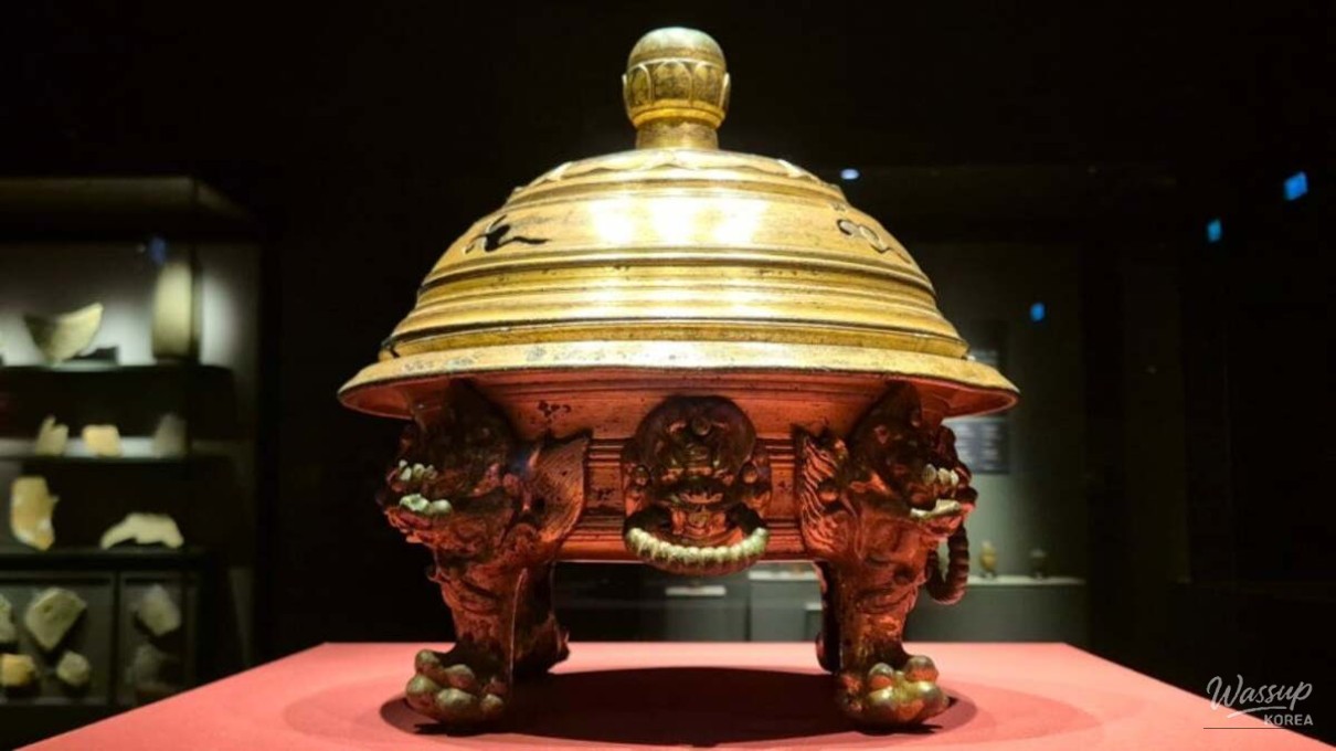 The Invisible Museum: A Harmonious Blend of Modern Architecture and History_03