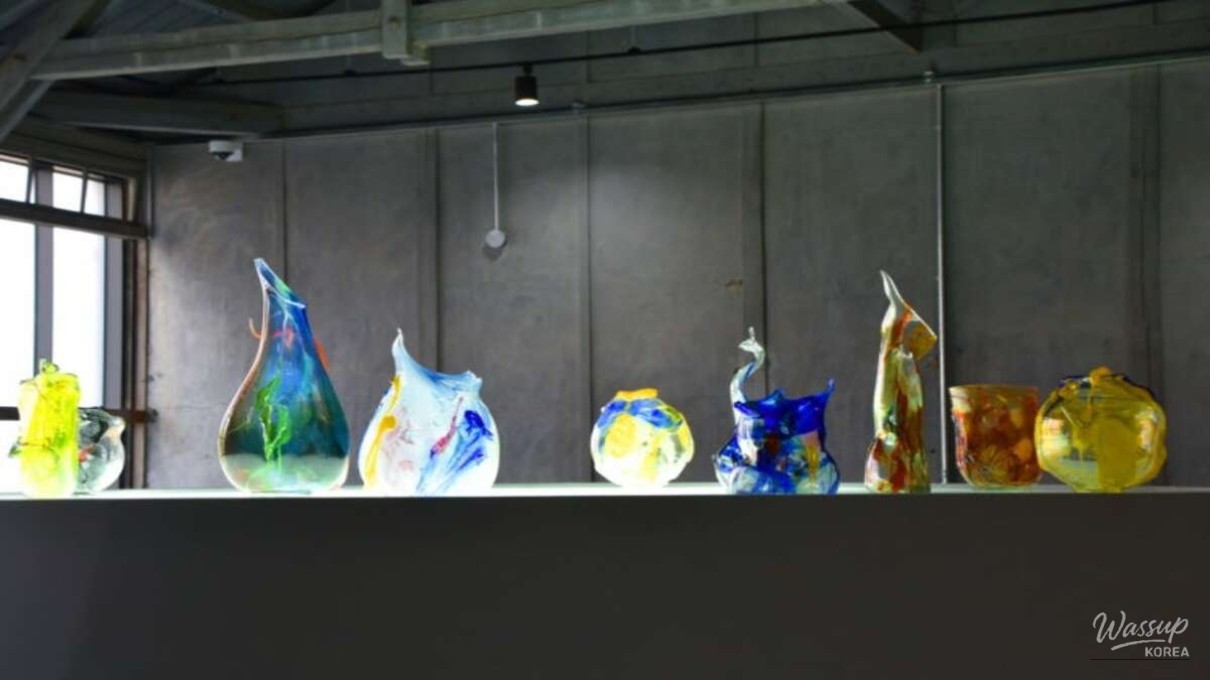 Exploring the Aesthetics of Light at Bit Island Art Gallery_02