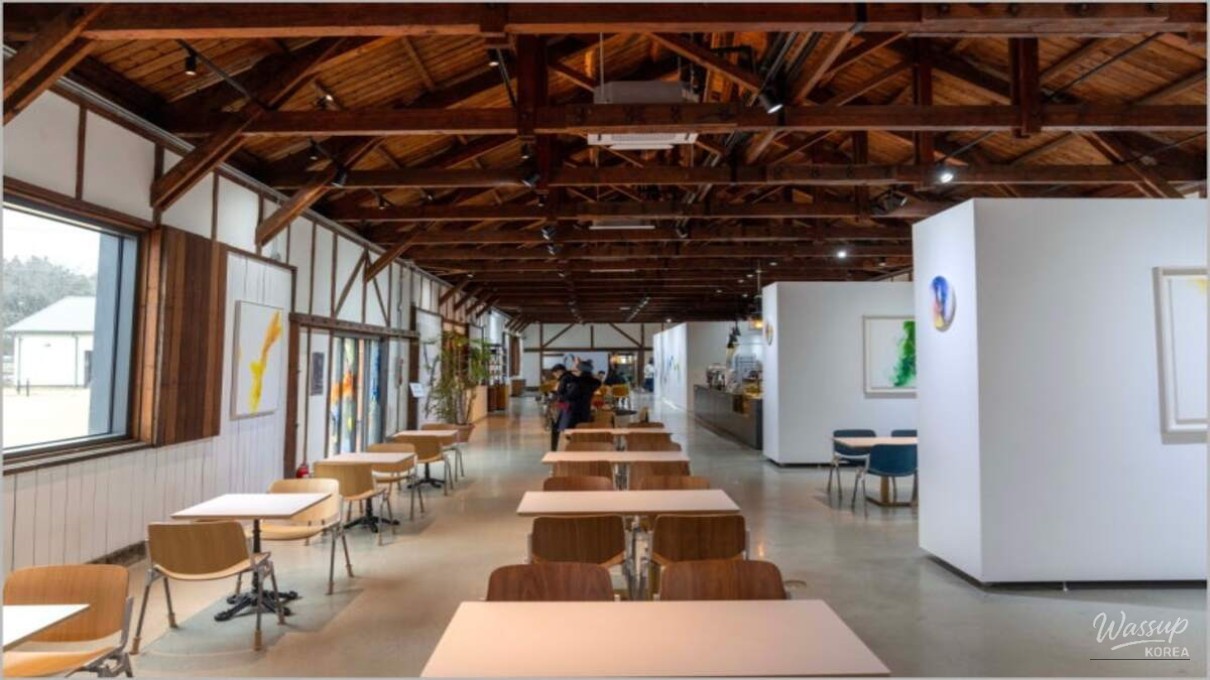 Exploring the Aesthetics of Light at Bit Island Art Gallery_05