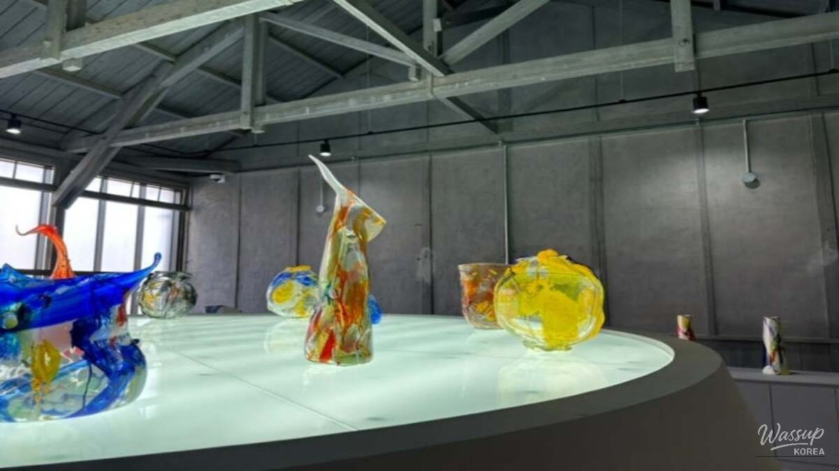 Exploring the Aesthetics of Light at Bit Island Art Gallery_03