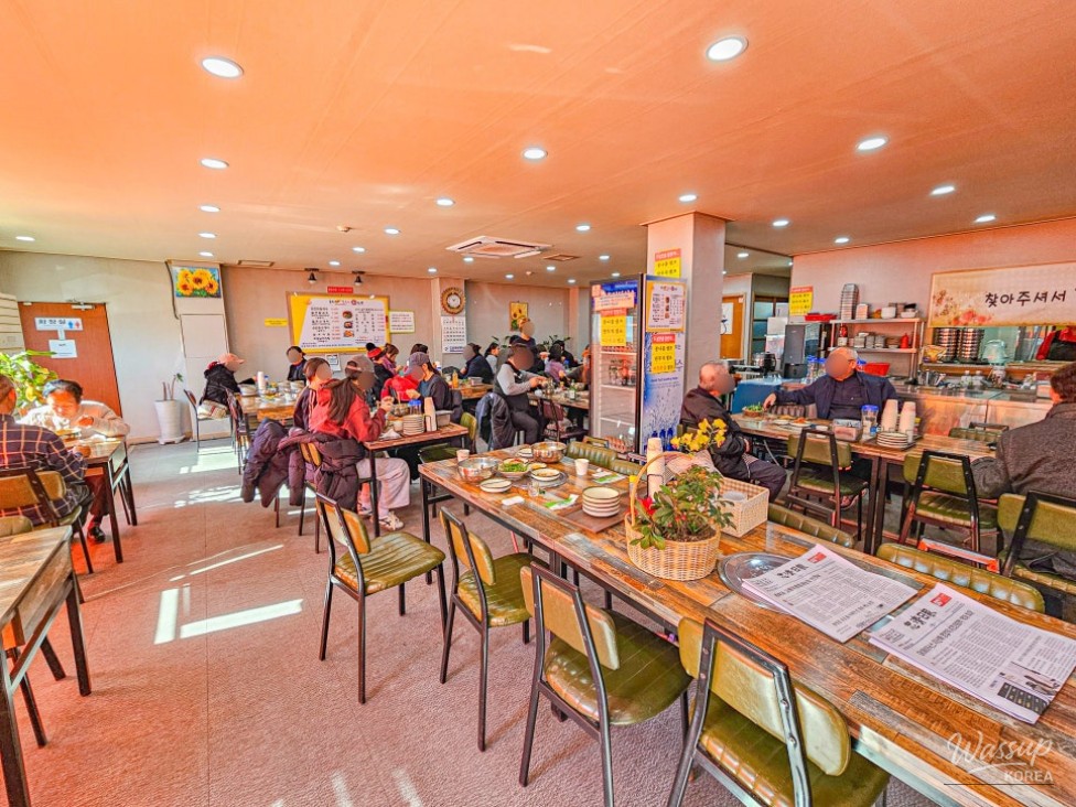 A Delightful Meal at Jincheon Gun's Local Restaurant: Gongju Spicy Kalguksu_05