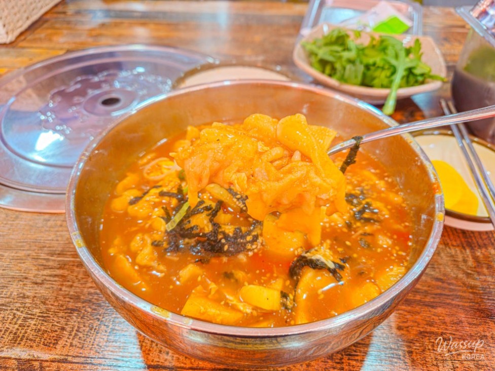 A Delightful Meal at Jincheon Gun's Local Restaurant: Gongju Spicy Kalguksu_12