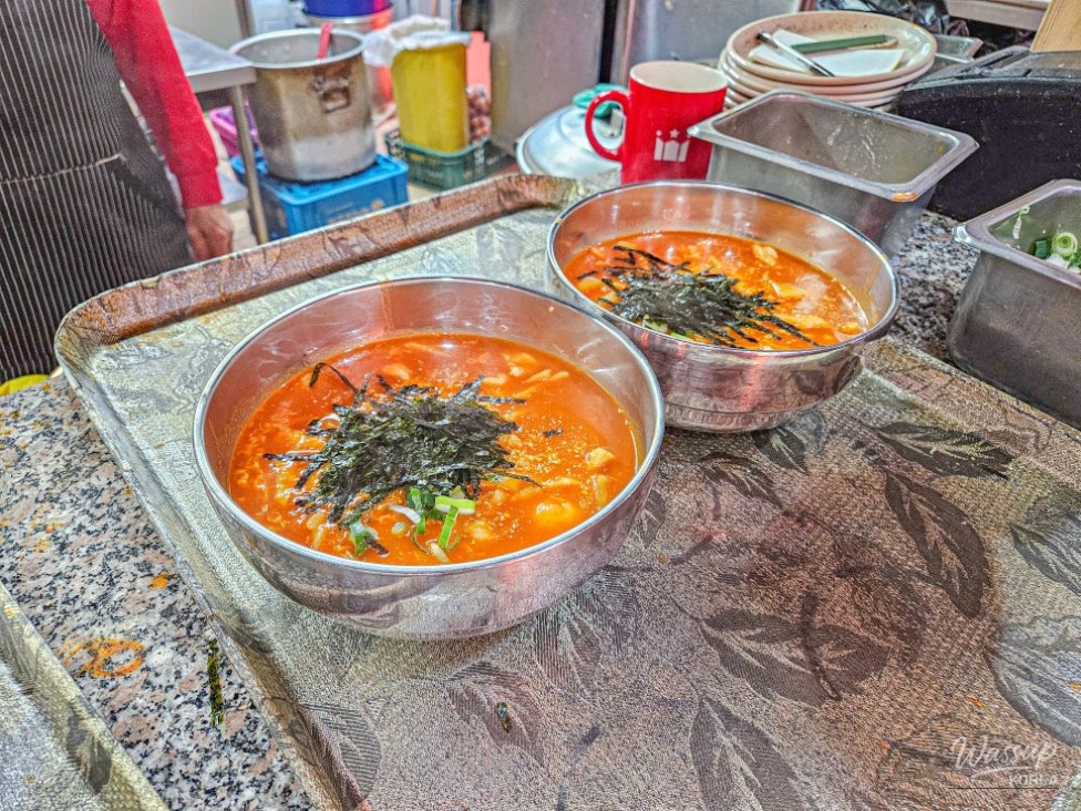 A Delightful Meal at Jincheon Gun's Local Restaurant: Gongju Spicy Kalguksu_10